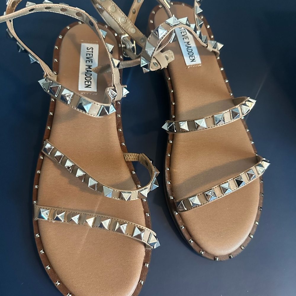 Steven Madden Travel Sandal in Tan- brand new with original packaging, US Size 8